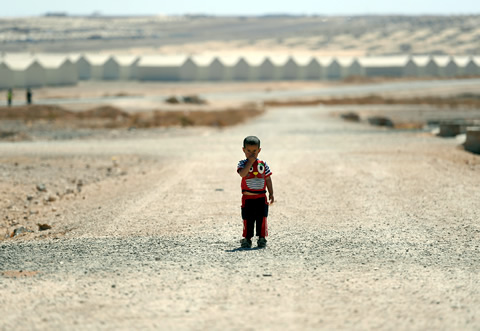 アズラック難民キャンプで暮らす男の子＝ヨルダン・ザルカ県で２０１６年９月２９日、久保玲撮影